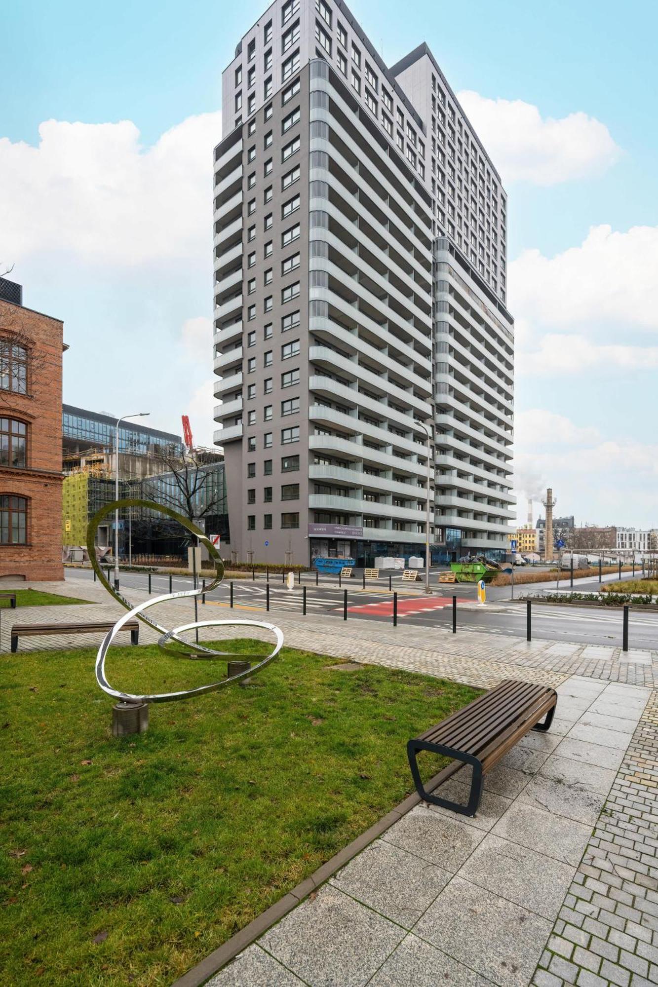 Old Town River With Balcony & Parking By Renters Apartament